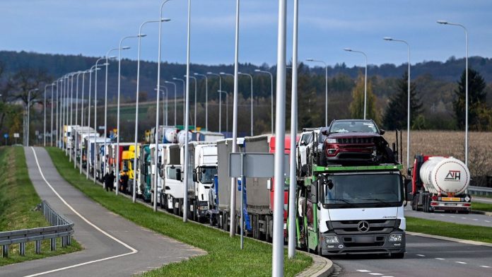 Polish Farmers End Border Blockade After New Deal, But Tensions Remain With Ukraine