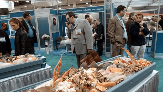 Minister MacAulay boosts Canadian seafood